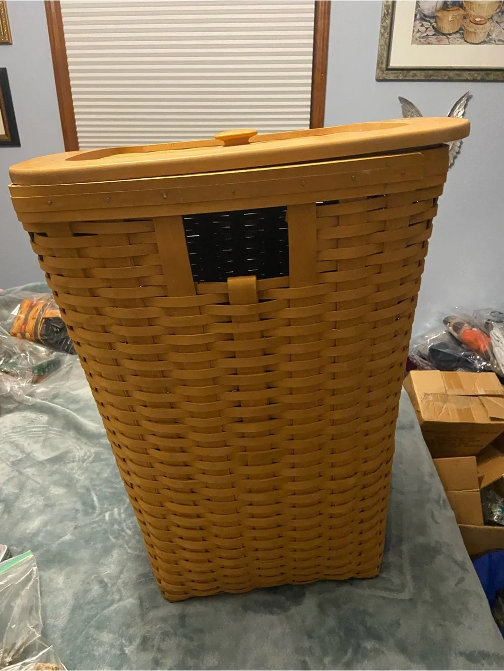 Longaberger Woven Hamper Basket with lid 2005.